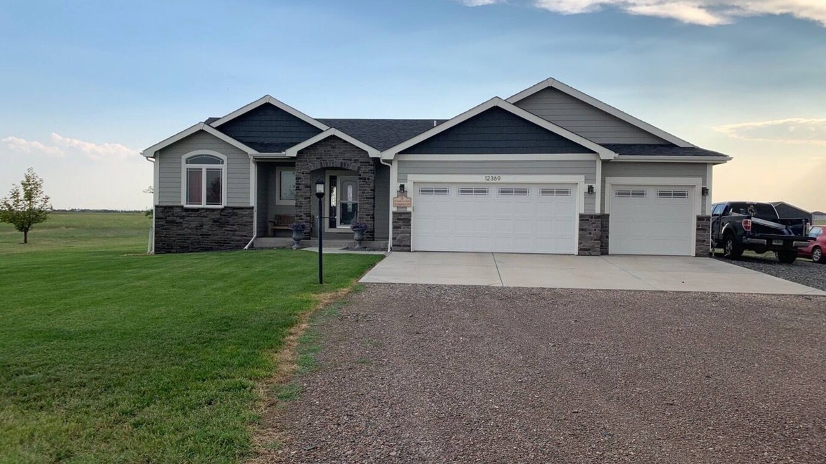 Cheyenne House | Quiet country living for family comfort.