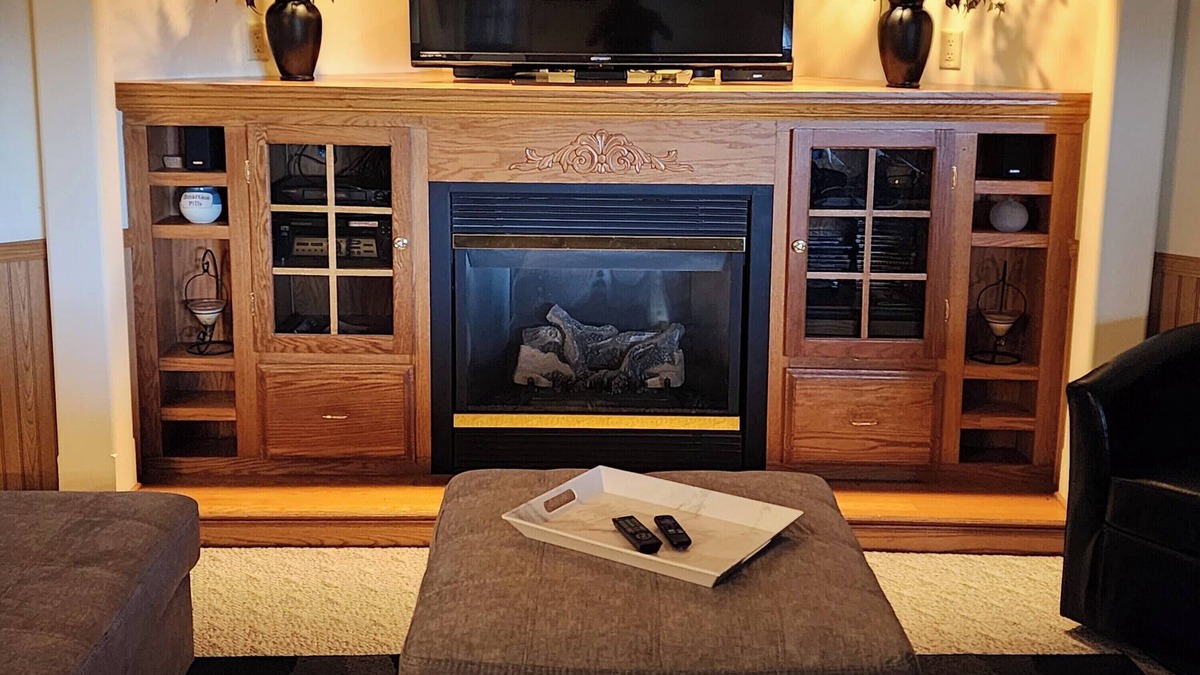 Fort Atkinson Apartment | Quiet Country Oasis. Spacious and serene apartment. Gas fireplace, private patio