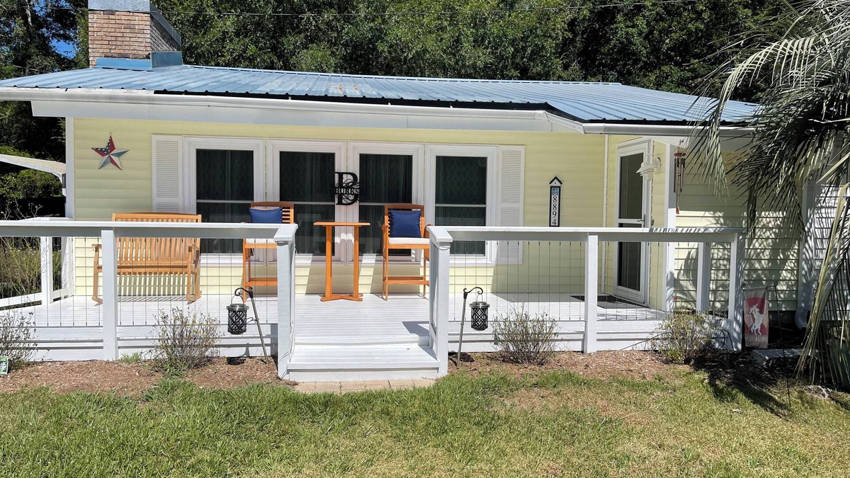 Monticello House | Quiet Country Retreat with a pool!