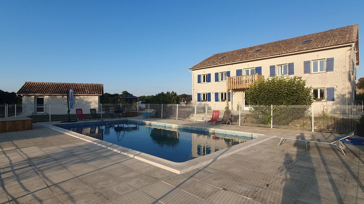 Lorignac House | Quiet countryside between vineyards and forest! - Sleeps 14