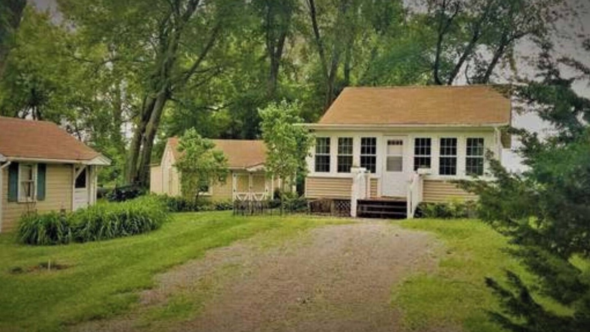 Fox Lake Condo | Quiet & Cozy Cabin Across from Fox Lake 🚤