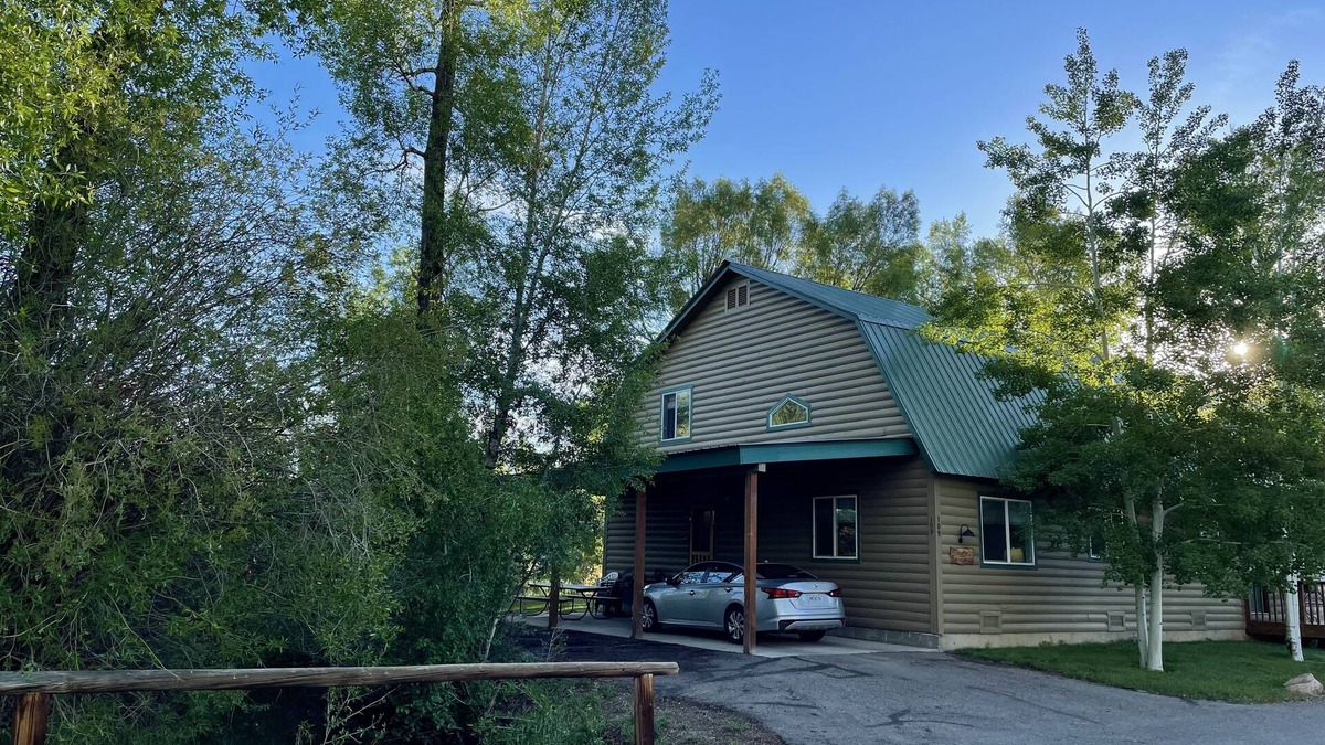 Gunnison Condo | Quiet Cozy Condo in town but walking distance to the Gunnison River