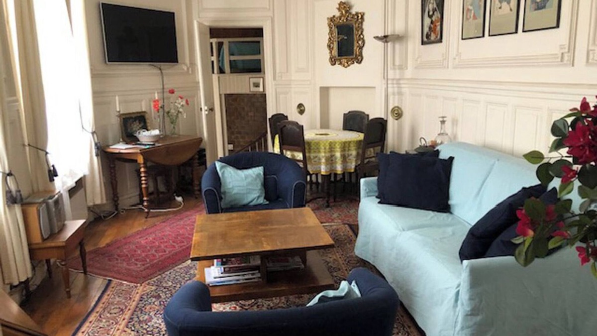 Paris City Center Apartment | QUIET cozy nest with WiFi and airport pick-up service [on demand]