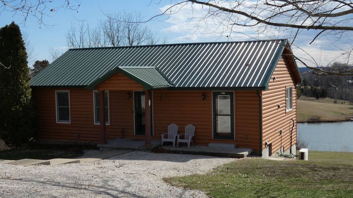 Paoli Cabin | Quiet, Cozy Paoli Cabin Overlooking a Nice Pond
