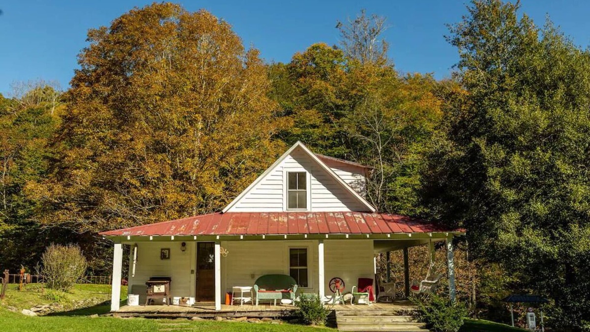 Trade House | Quiet, Cozy, Rustic - 105 Stunning Acres! 20 min to Boone, NC