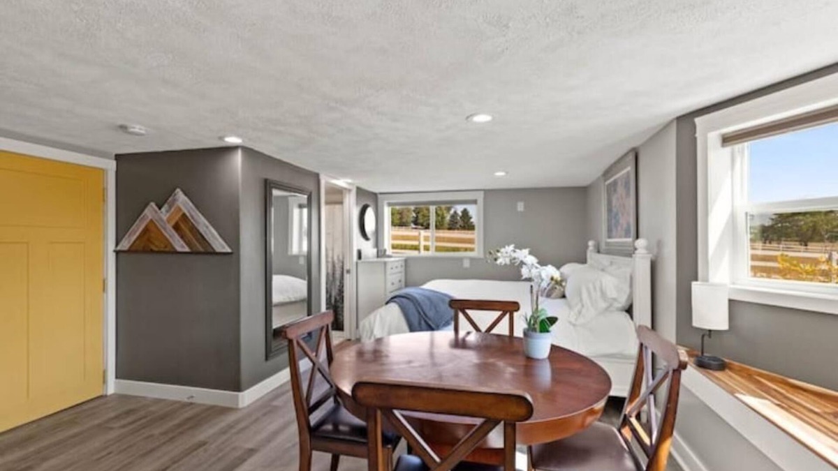 Spokane House | Quiet/Cozy Studio, Fire Pit, King bed, Views