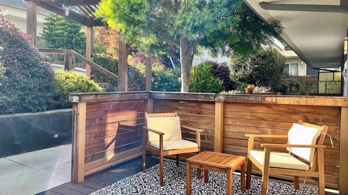 Belmont Bed & Breakfast | Quiet & Cozy, Walk 2 Shop, Laundry Parking & Patio