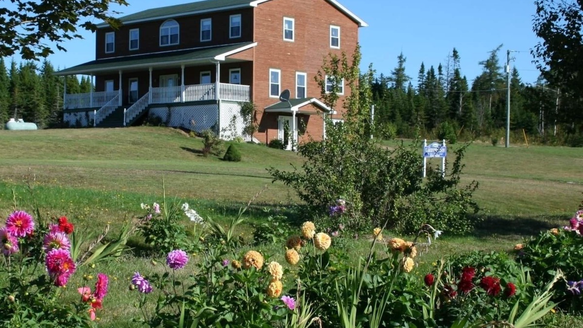 New Horton House | Quiet elegance, tranquil country on lakefront.