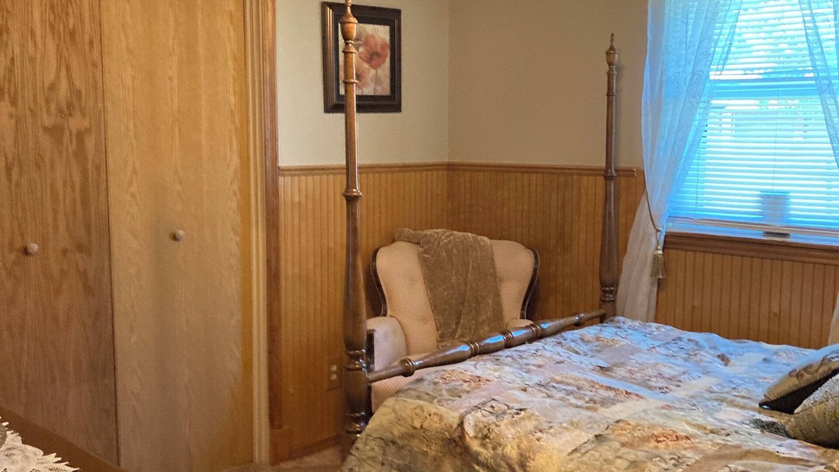 Russellville House | Quiet family space close to town. In walking distance of the baseball fields.