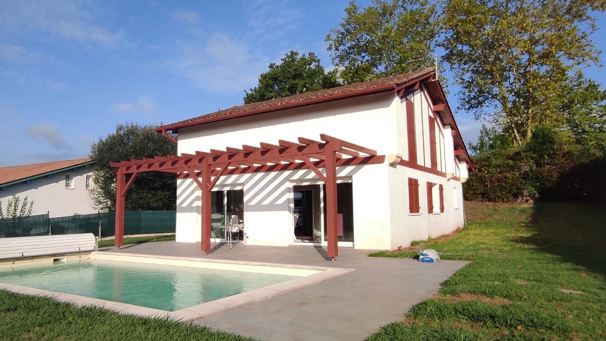 Mouguerre House | Quiet family villa with heated pool, 10 min from Bayonne