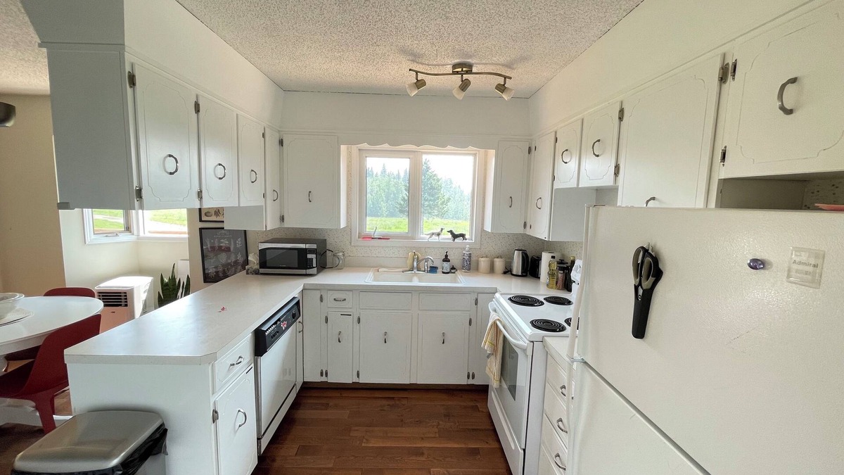Alberta Other | Quiet Farmhouse Acreage in Mountain View County AB