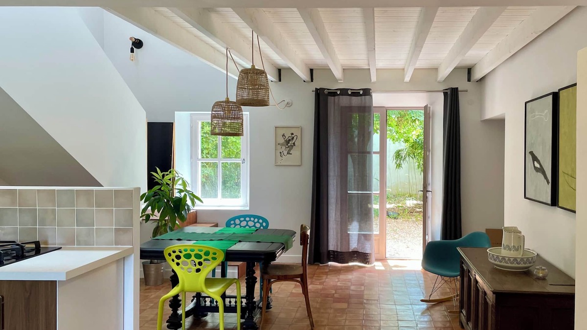 Entraigues-sur-la-Sorgue House | Quiet Bel Air house with swimming pool access