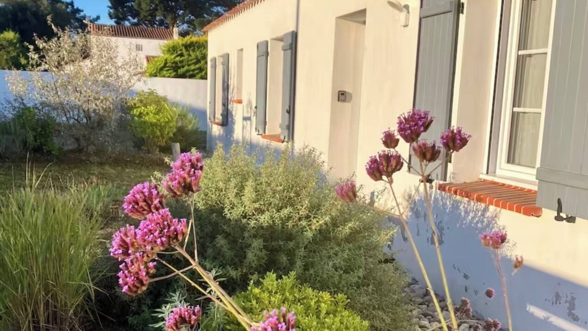 Brem Sur Mer House | Quiet garden apartment just minutes from town center and beaches.