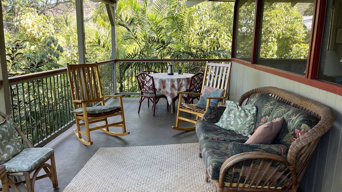 Honaunau-Napoopoo House | Quiet get-away in Lush Tropical Setting- 5 min walk to snorkeling beach!