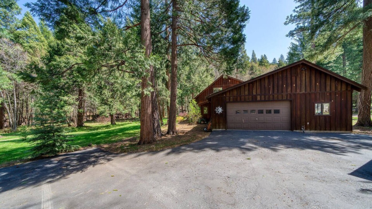 Quincy House | Quiet get away on a private creek. Hot tub, infrared sauna and massage table.