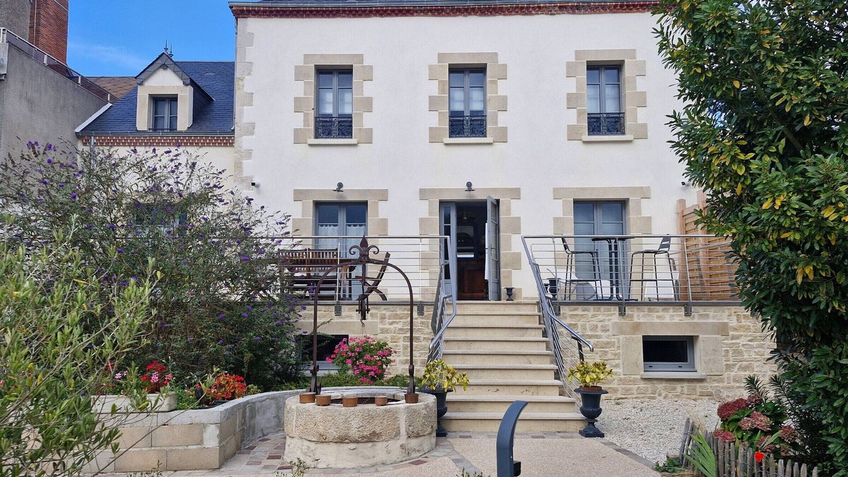 Briare Bed & Breakfast | Quiet Getaway with Views, Near Loire & Canal, Pet-Friendly, Ideal for Groups