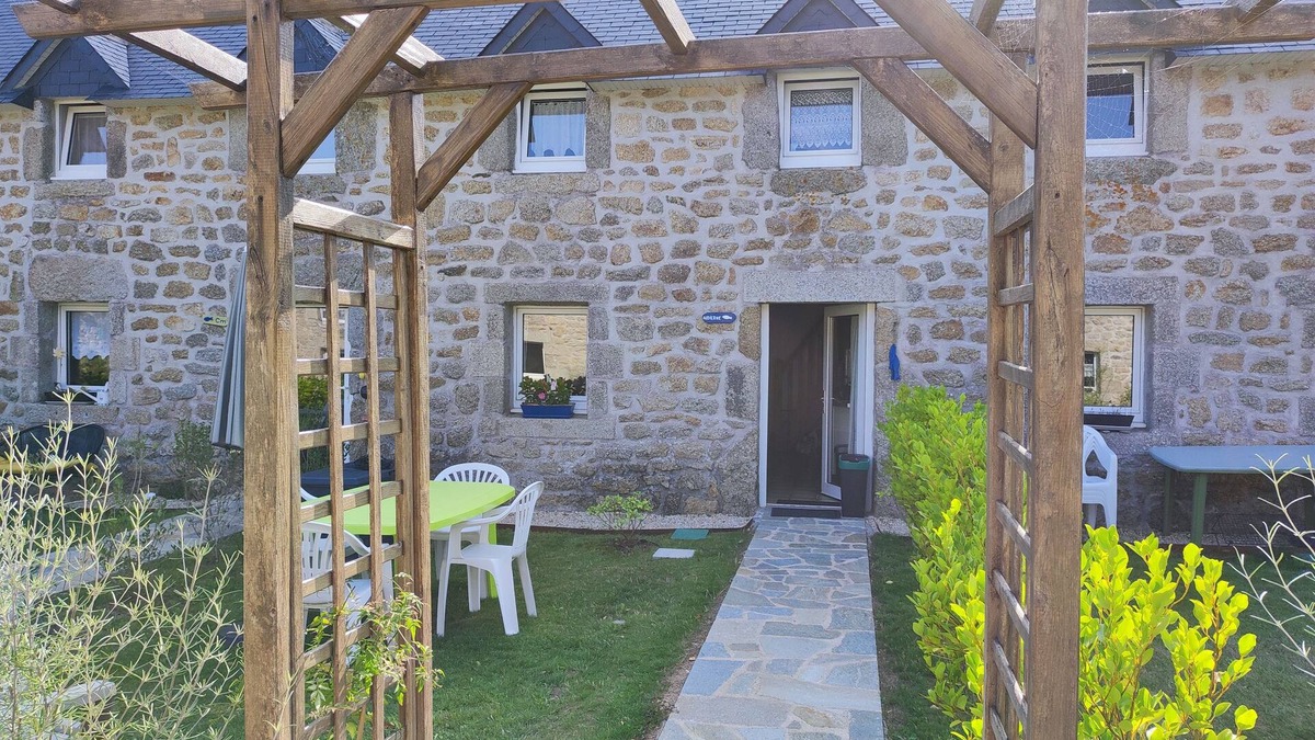 Tregunc House | Quiet gîte in an old farmhouse, 10 minutes' walk from the beach