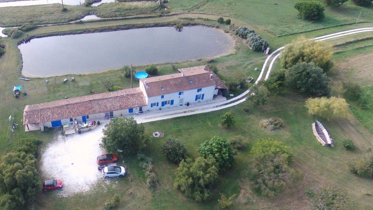 Mauzac Cottage | Quiet gîte on 2 ha property with pond, 10 mins from the ocean