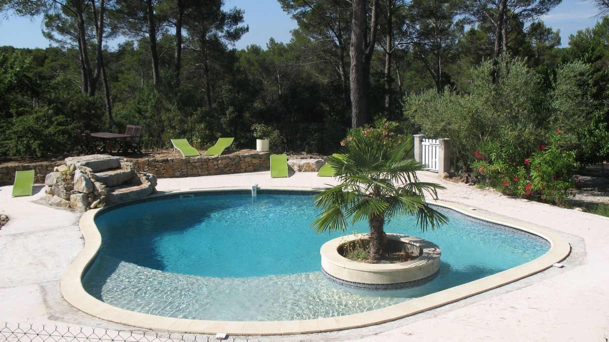 Entrecasteaux House | Quiet ground floor, garden and private pool close to tourist activities
