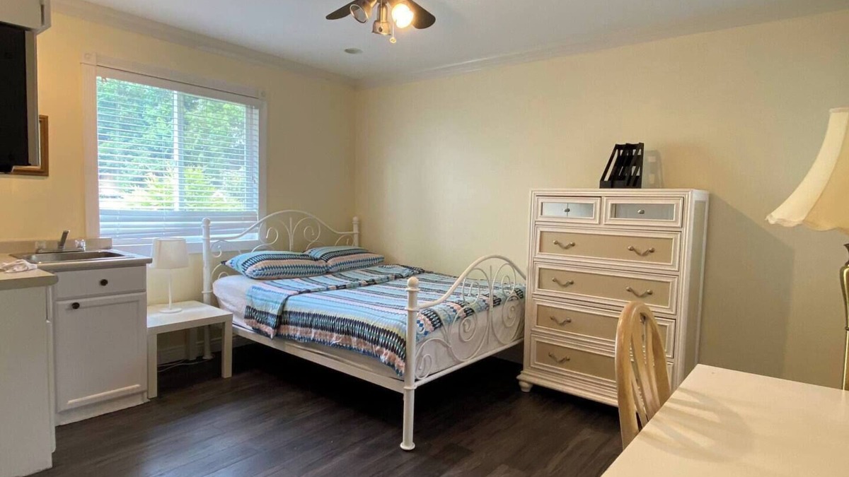 Surrey Apartment | Quiet Guest Suite Near the White Rock Resort