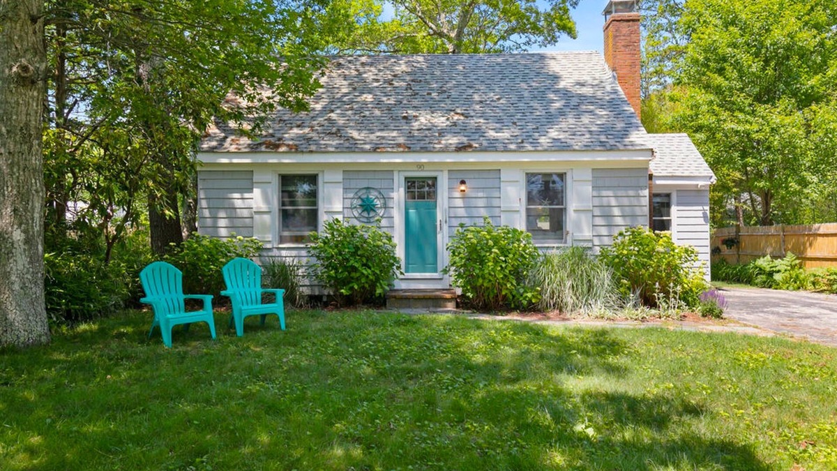 Teaticket House | Quiet home near Great Pond with patio, W/D, AC, games, & private yard