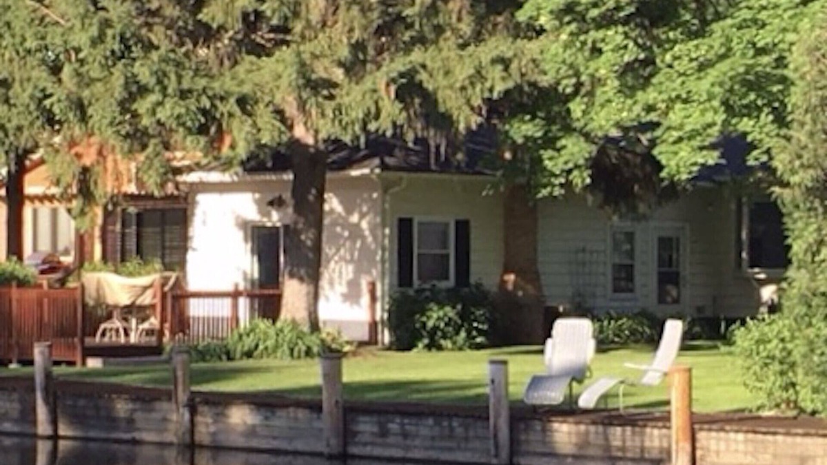 Winneconne House | Quiet home on a channel in Winneconne. Bring your boat!