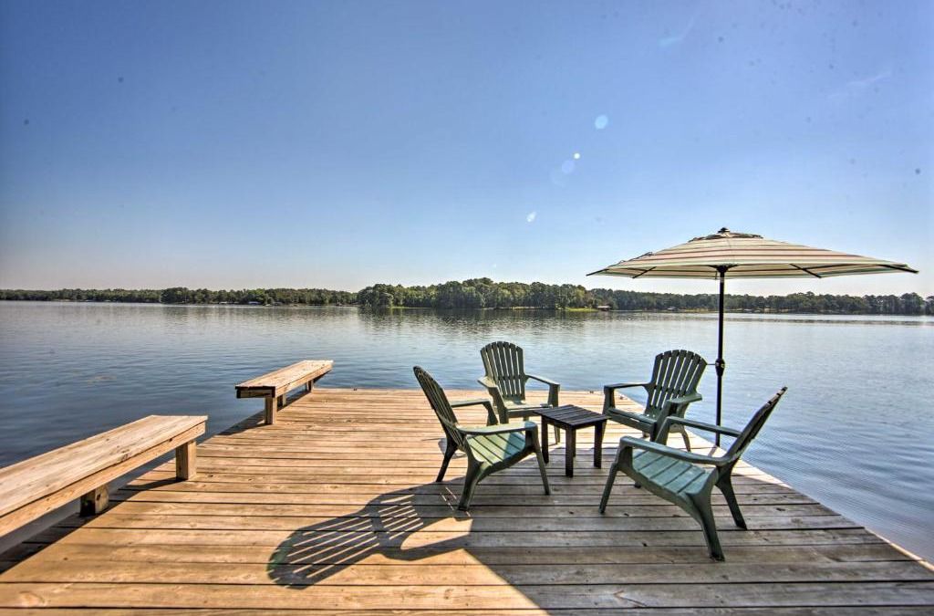 Hawkins House | Quiet Home on Lake Hawkins with Kayaks and Dock!