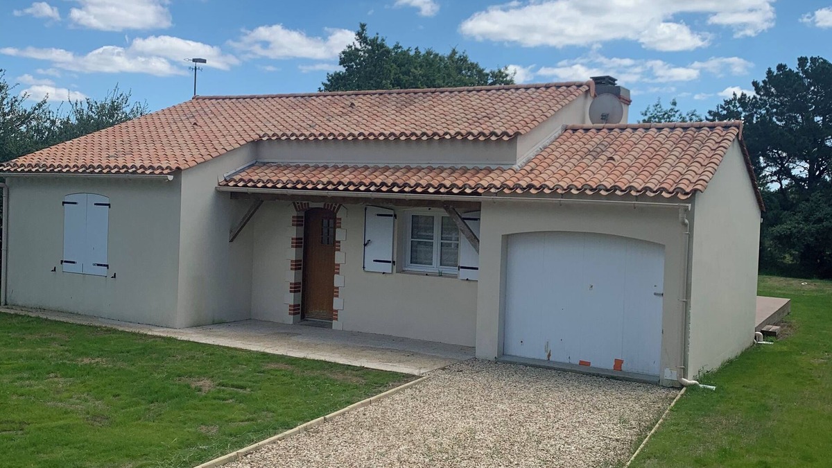 La Chapelle-Hermier House | Quiet house with terrace overlooking large garden 2 minutes from Lac du Jaunay,