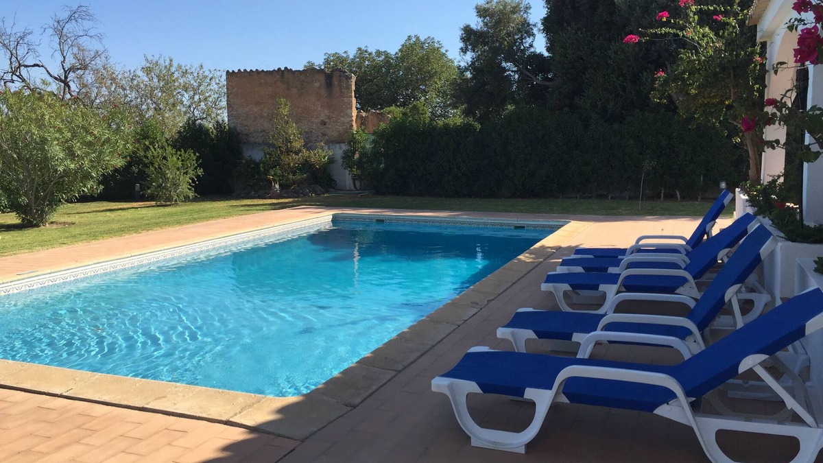 Alfeicao House | Quiet house ideally located with garden and large swimming pool with all comforts