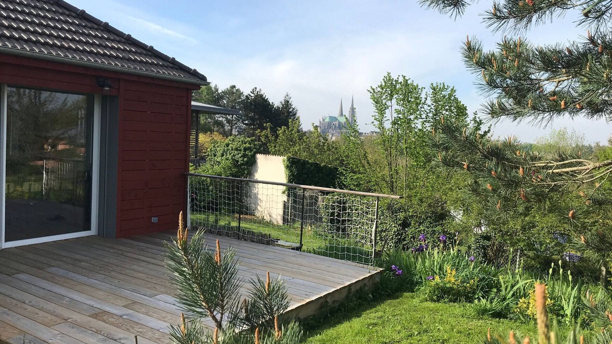 Chartres Cottage | Quiet house in Chartres with terrace, garden, and wheelchair accessible
