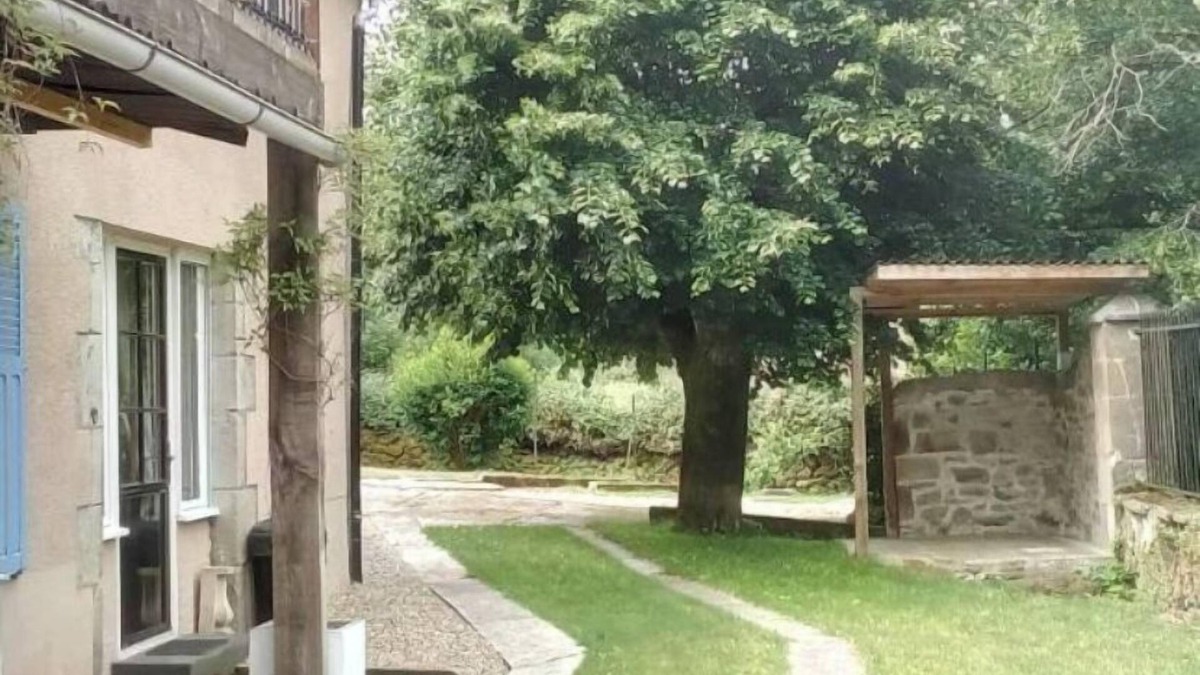 Saignes House | Quiet house in the pretty village of Saignes between Sancy and Puy Mary