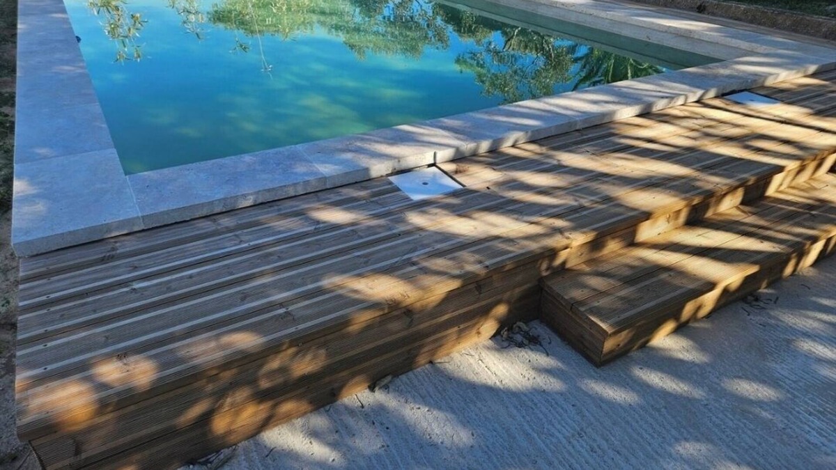 Saint-Chamas House | Quiet house on the edge of a pond