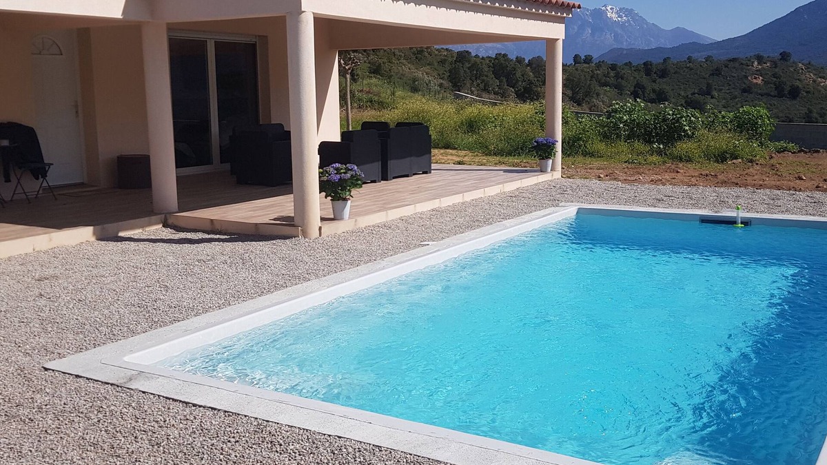 Peri House | Quiet house with pool between sea and mountains in the middle of the corsican maquis