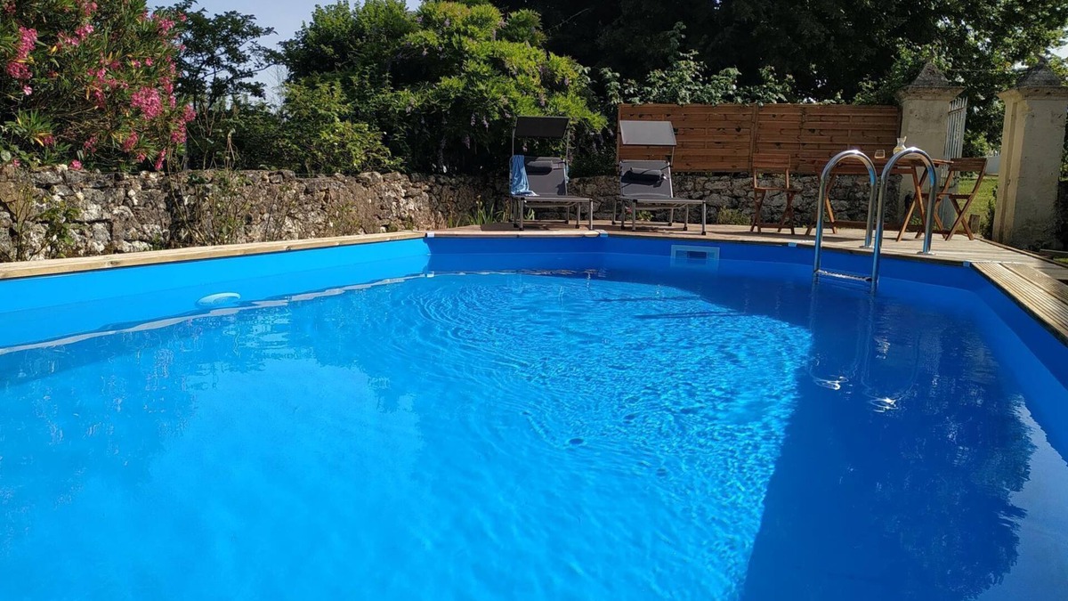 Berson House | Quiet house with private heated pool