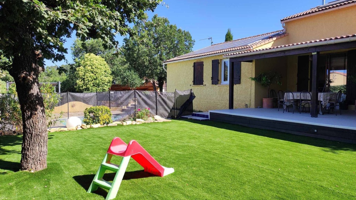 Rocbaron House | Quiet house with swimming pool