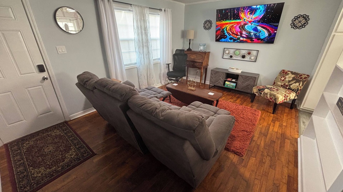 Lincolnton House | Quiet in Town Living - Nintendo - EV Charger - Spacious Vehicle Parking.