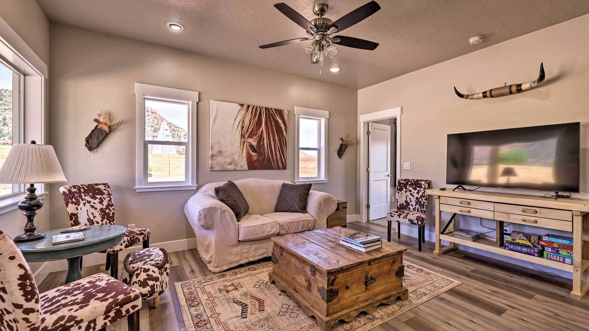 Kanab House | Quiet Kanab Home w/Panoramic Views & Porch!