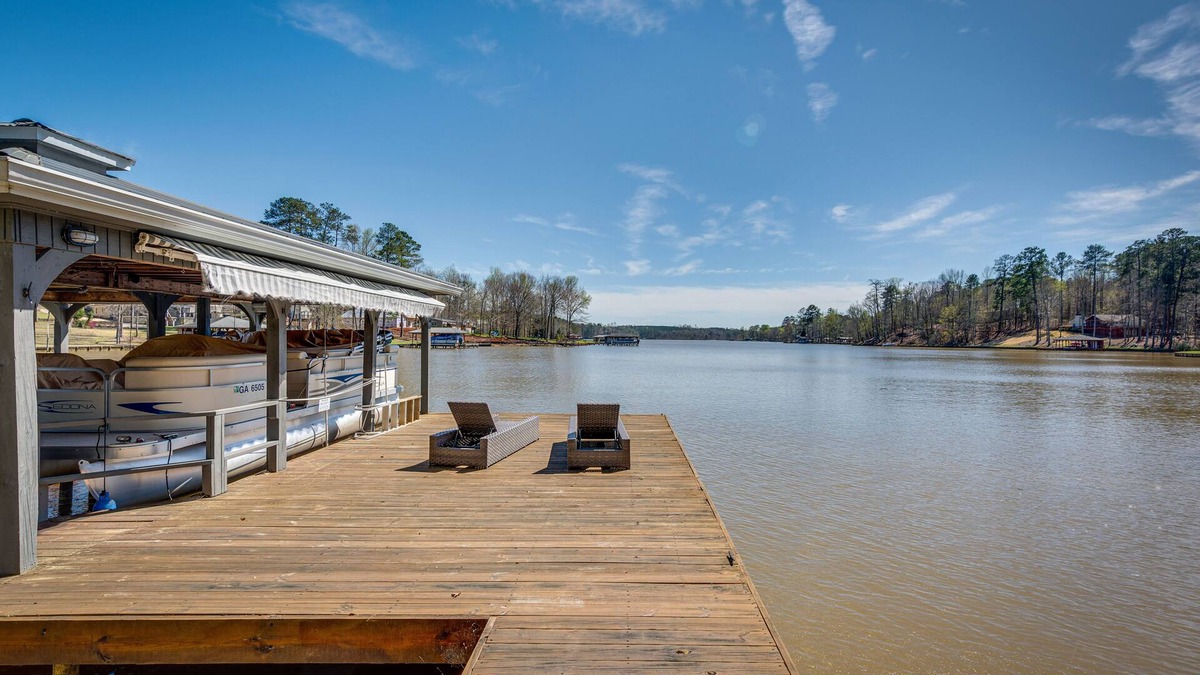 Eatonton House | Quiet Lakefront Eatonton House w/Boat Dock!