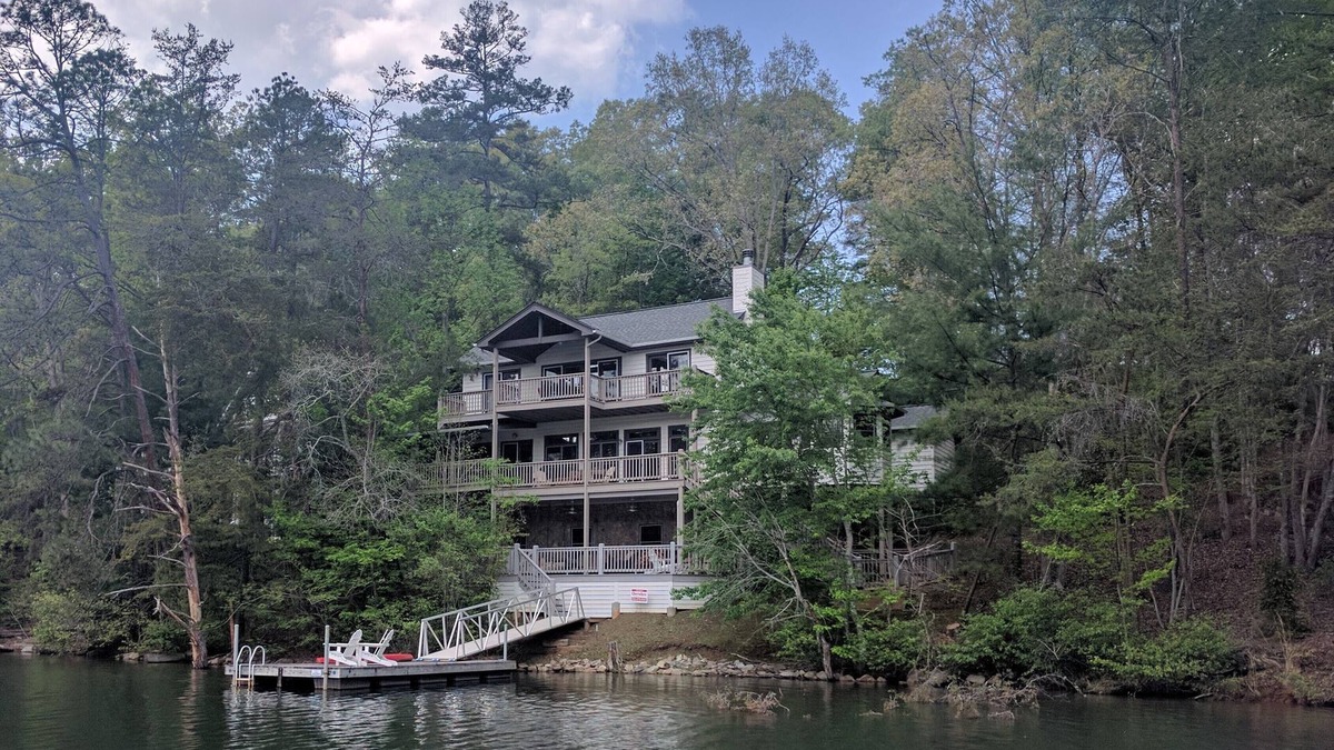 Robbinsville House | Quiet Lakeside Mountain Retreat on beautiful Lake Santeetlah
