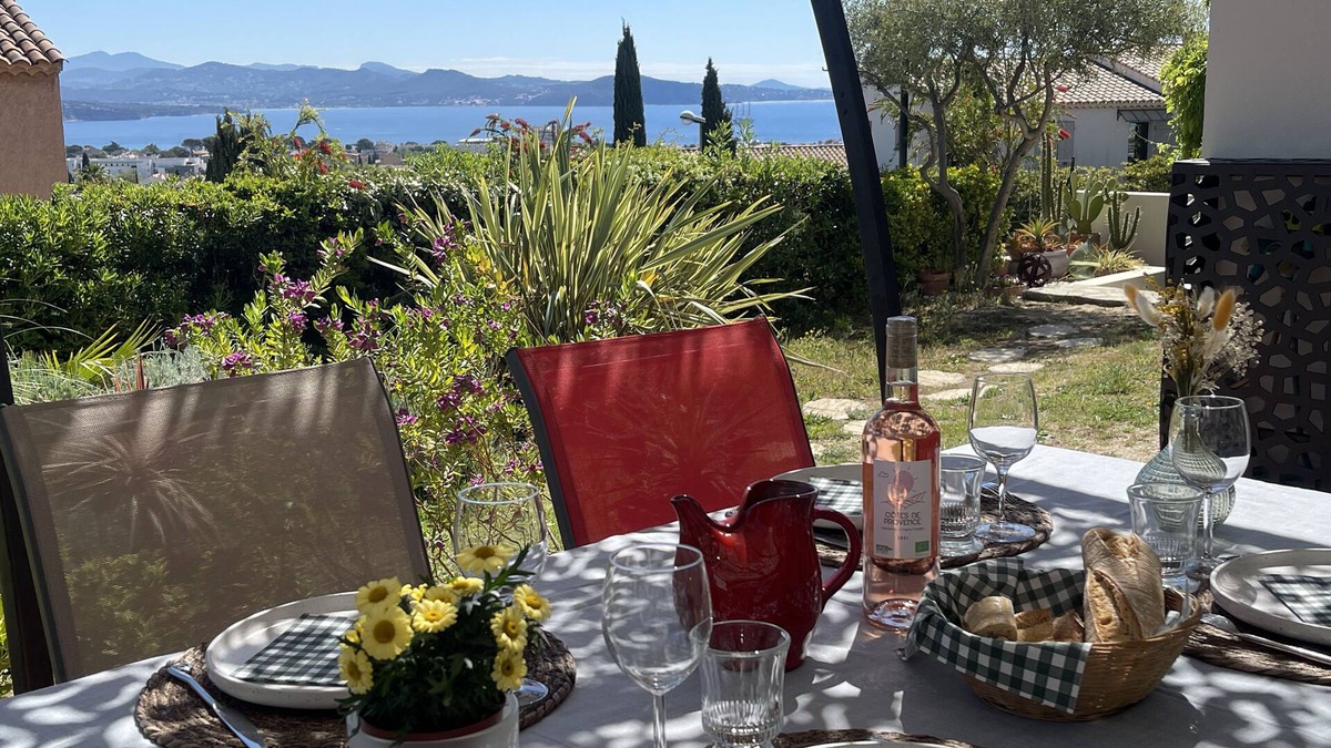 La Ciotat Apartment | QUIET location on the heights of La Ciotat - PANORAMIC VIEW over the bay - Charming.