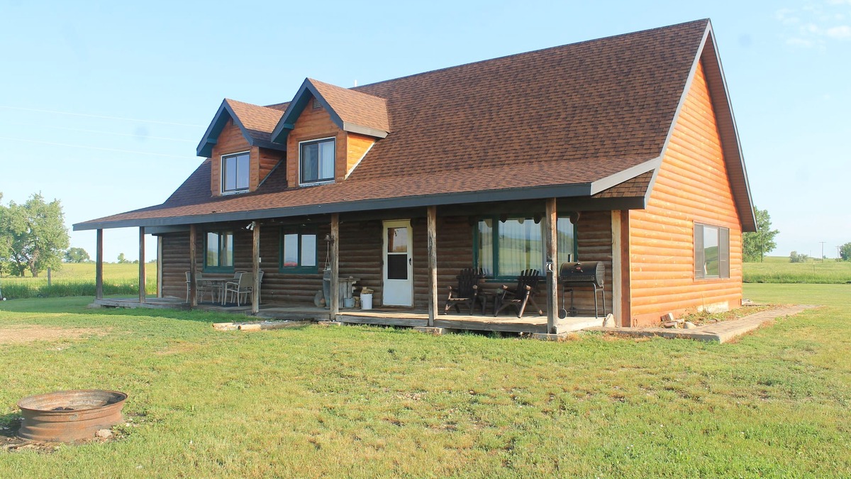 Newell House | Quiet Log House on Horse Creek Farm