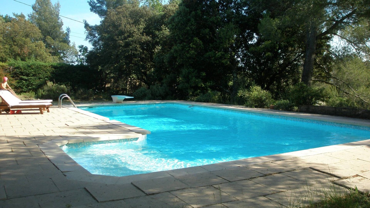 Grambois House | quiet luberon villa + large pool