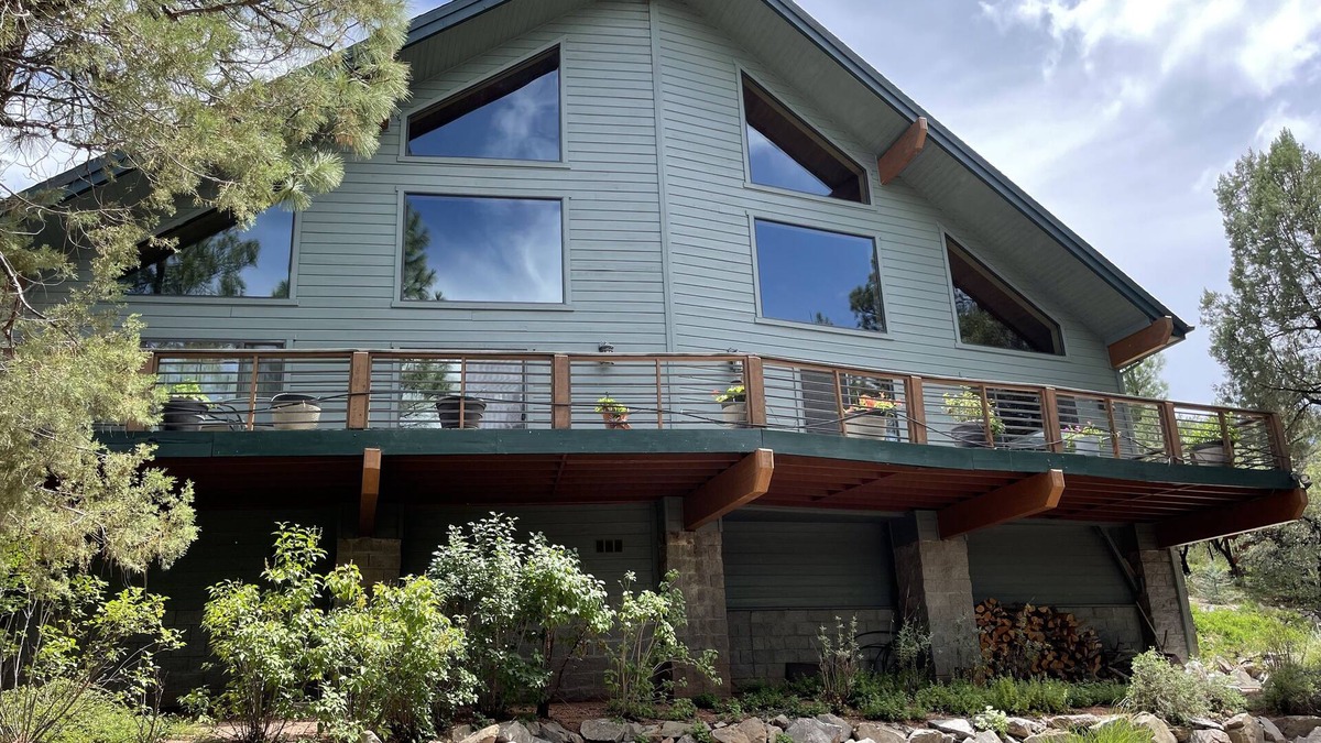 Young Cabin | Quiet Luxury-Tall Pines-3 Bedroom-2.5acres-Sleeps 15-Swim & Fish 5mins to creek!