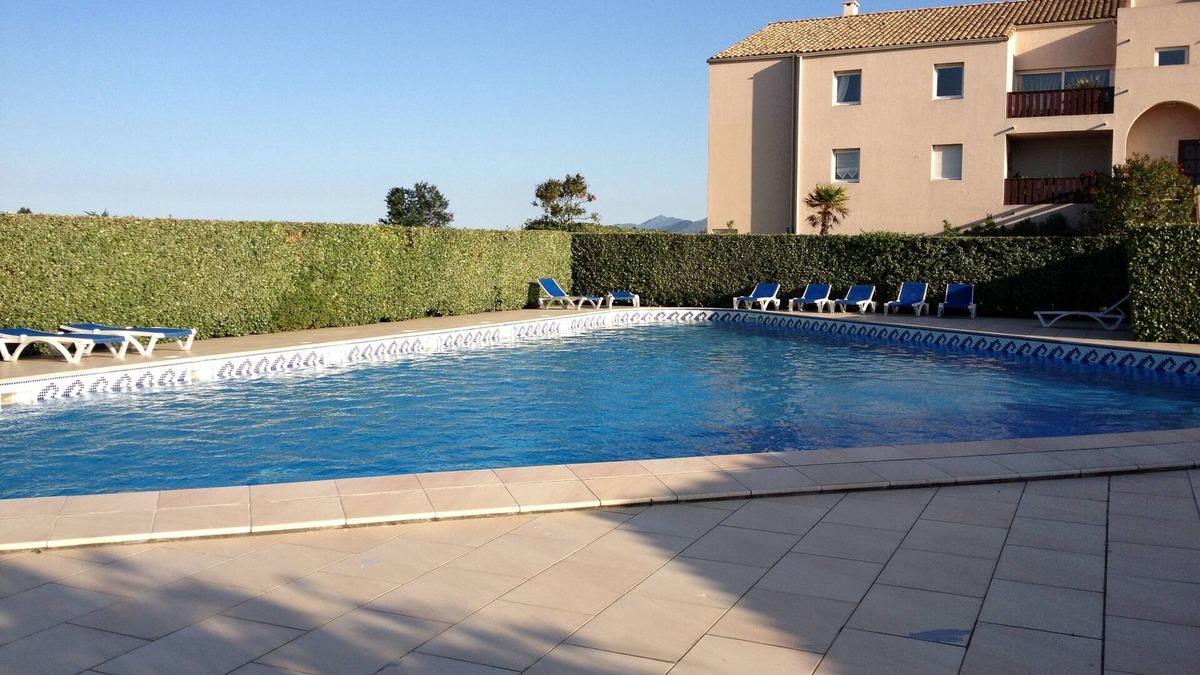 Saint-Cyprien Plage Apartment | QUIET, LUXURY, VERY LARGE TERRACE, SWIMMING POOL, 800 M FROM THE BEACH, REFURBISHED