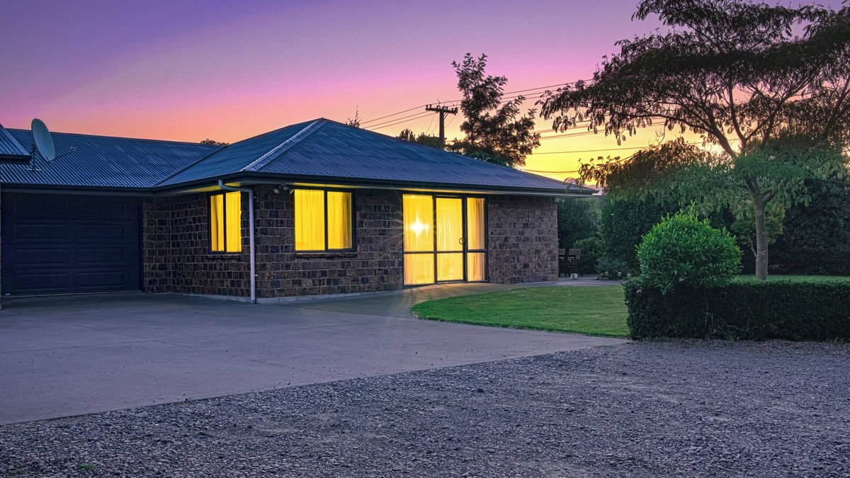 Napier House | Quiet Napier Retreat, close to the off-road trails