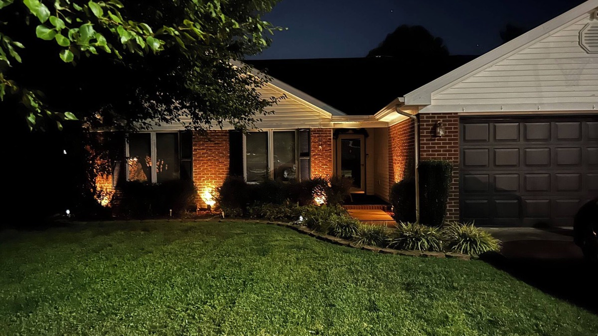 Owensboro House | Quiet neighborhood/2 car garage/fire pit/backyard privacy fence/PET FRIENDLY