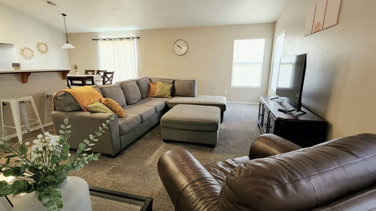Mohave County House | Quiet neighborhood, spacious home, near many activities.