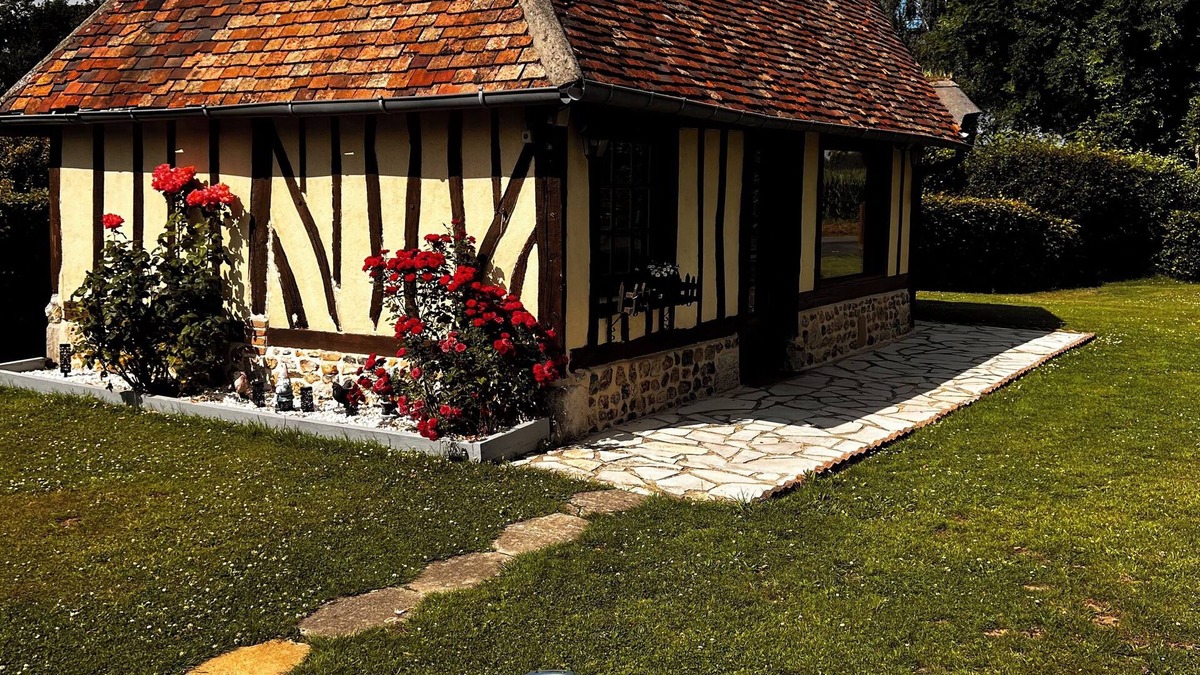 Lieuvin Pays d'Auge House | Quiet normandy house in a green setting