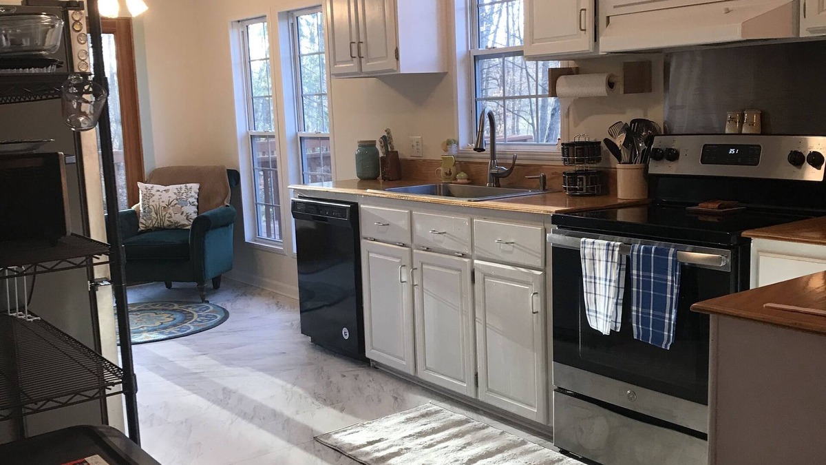 Ironto House | Quiet & Peaceful 3 Bedroom Home Among The Trees