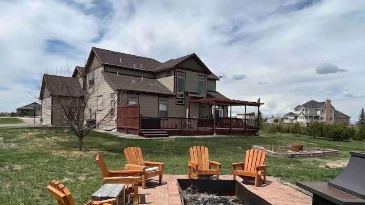 Cheyenne House | Quiet, peaceful country living close to town. Spacious, cozy & sparkling clean!